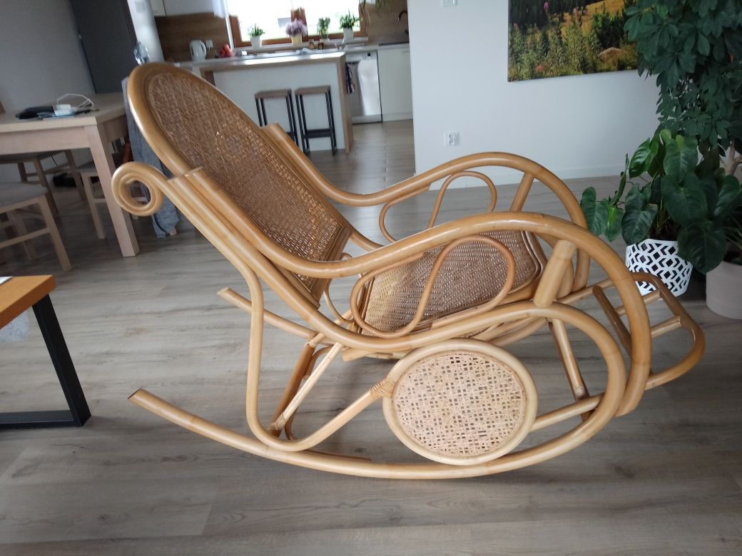 Fotel bujany z bambusa