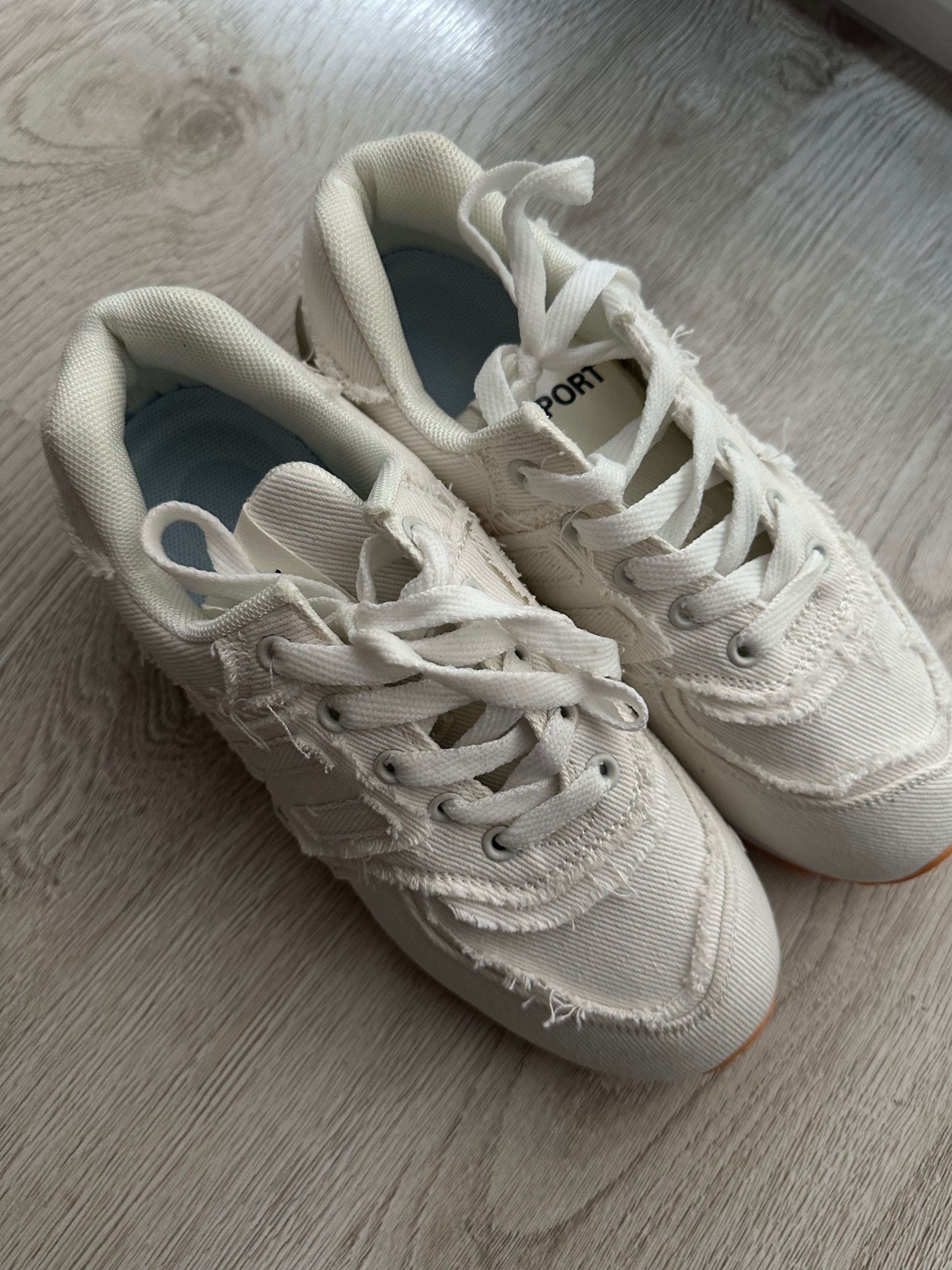 Sneakersy białe .