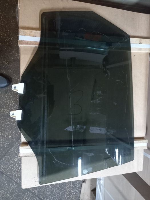 Стекло правое зад  мазда сх 5 18г.