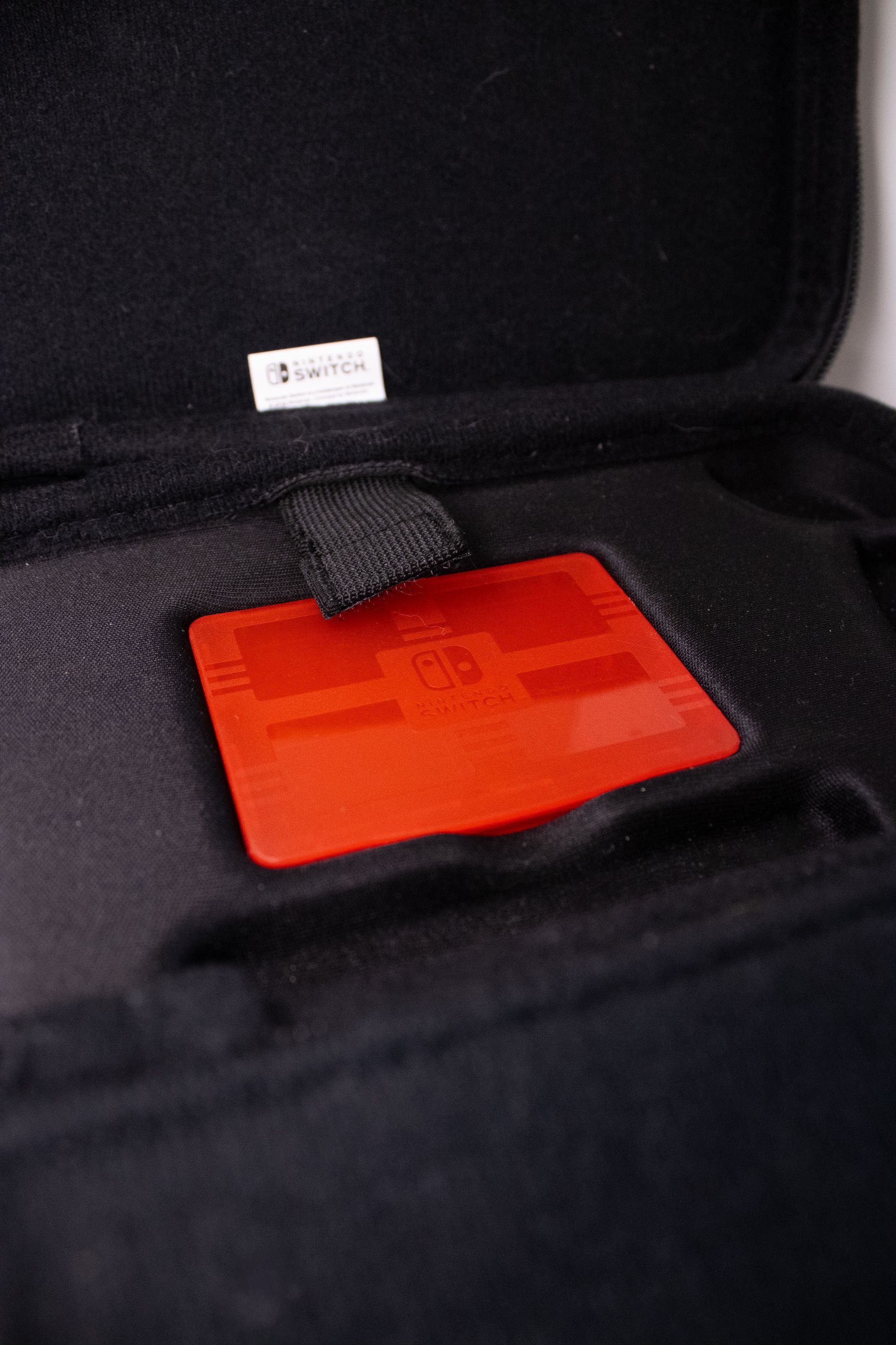 Nintendo switch lite w zestawie z etui i pojemnikiem na karty