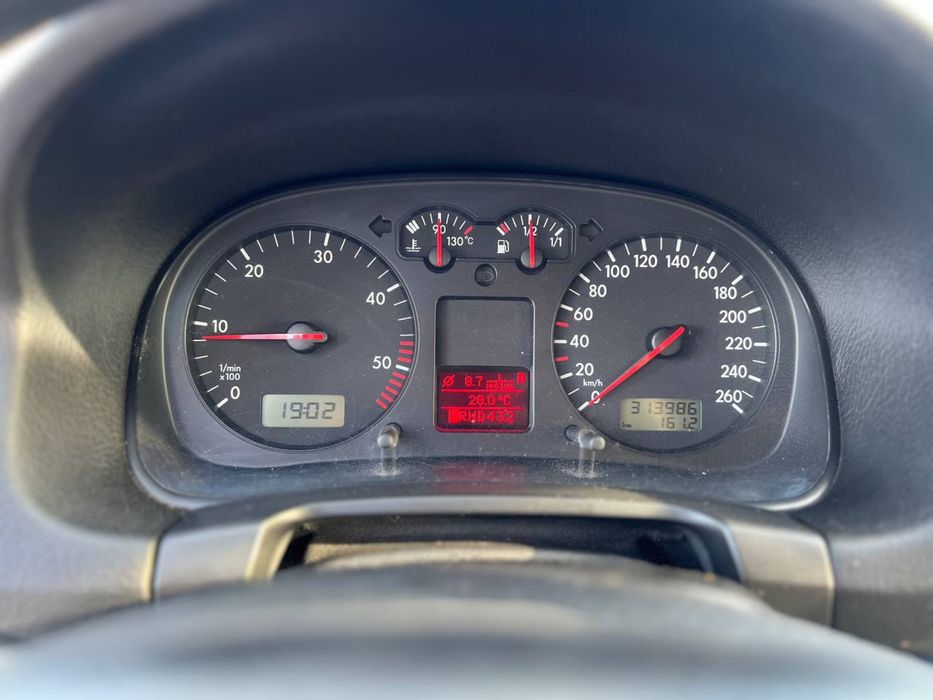 Volkswagen Golf 1.9tdi 2003 Automat