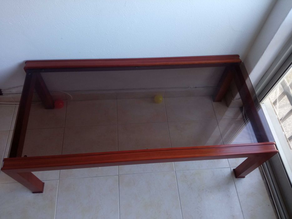 Mesa de centro com vidro