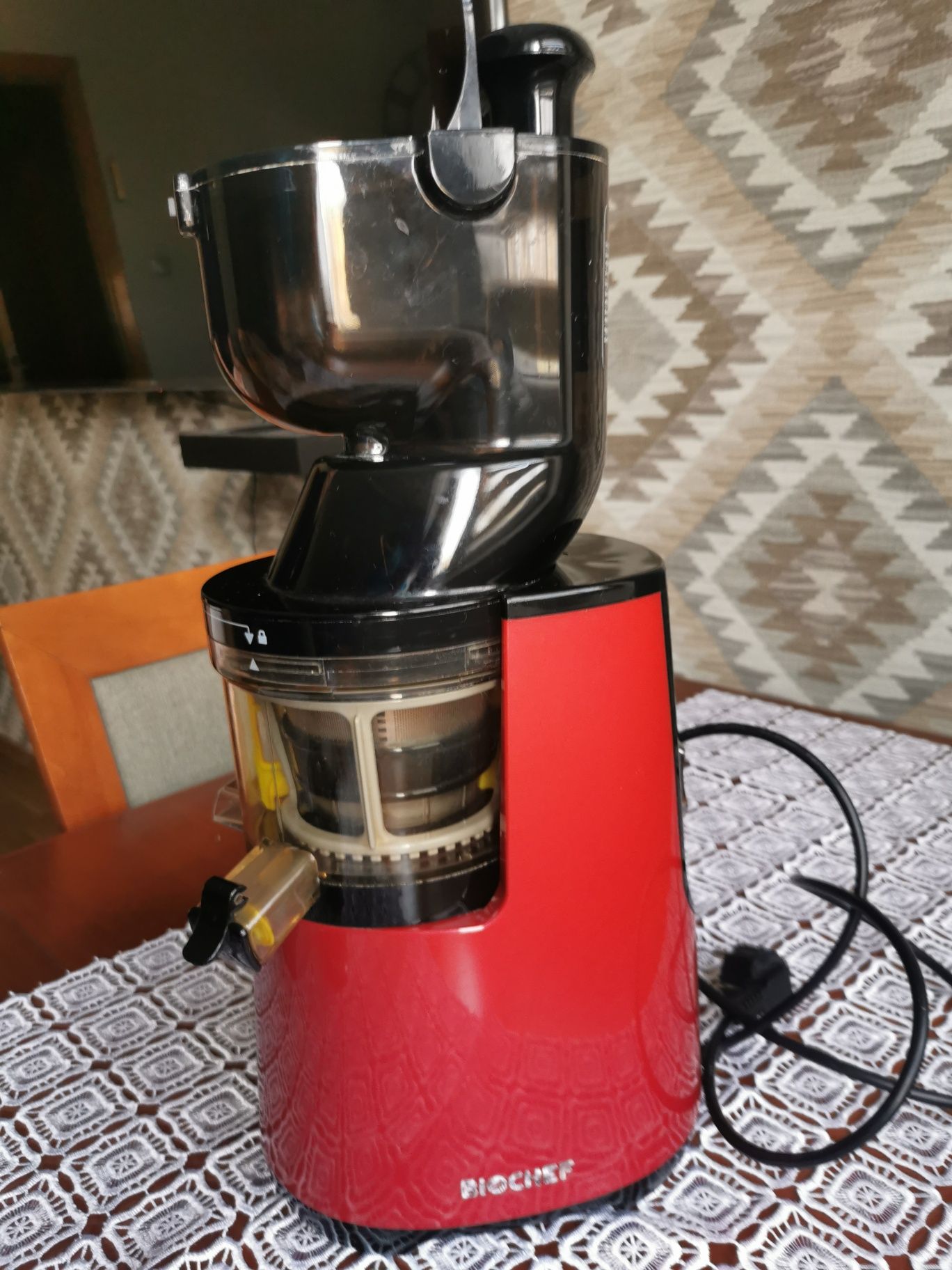 Wyciskarka sokowirówka wolnoobrotowa BIOCHEF Atlas Whole Slow Juicer