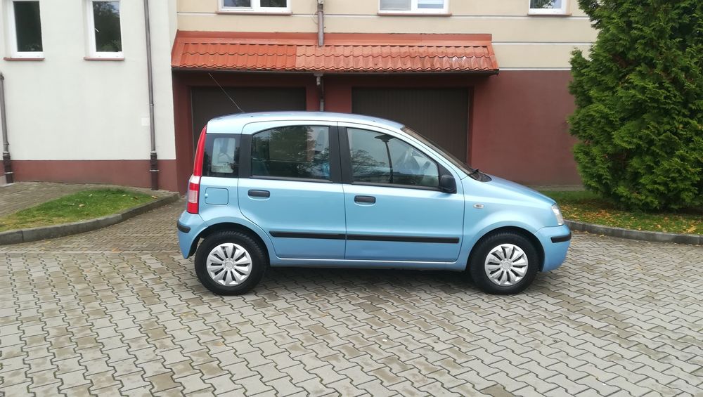 Sprzedam fiata Pandę oszczędna benzyna klima wspoma elektryka .