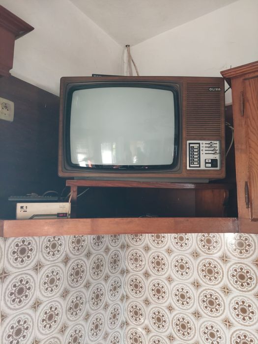Vendo Televisão Antiga