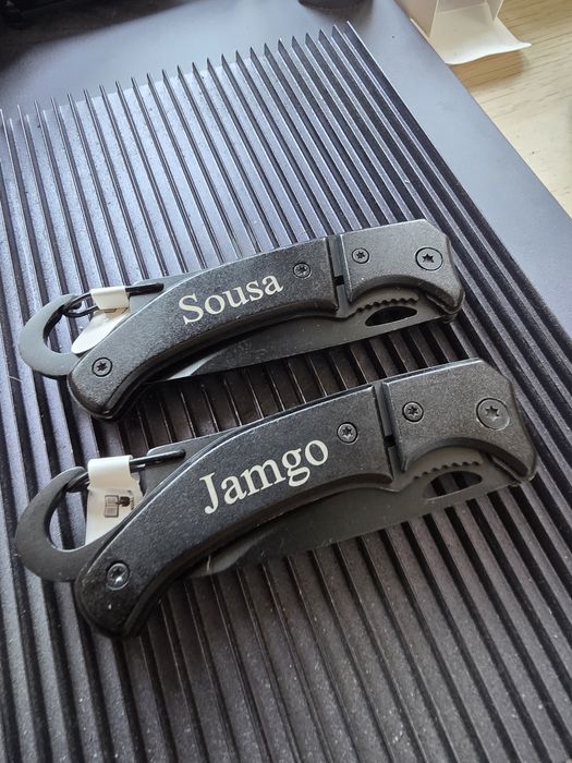 Faca de bolso com mosquetão personalizada ao teu gosto