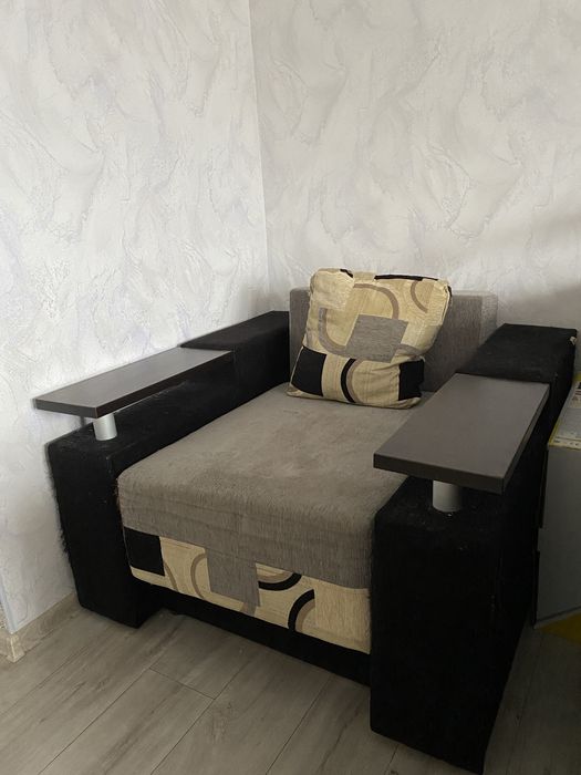 Розкладне мʼягке крісло