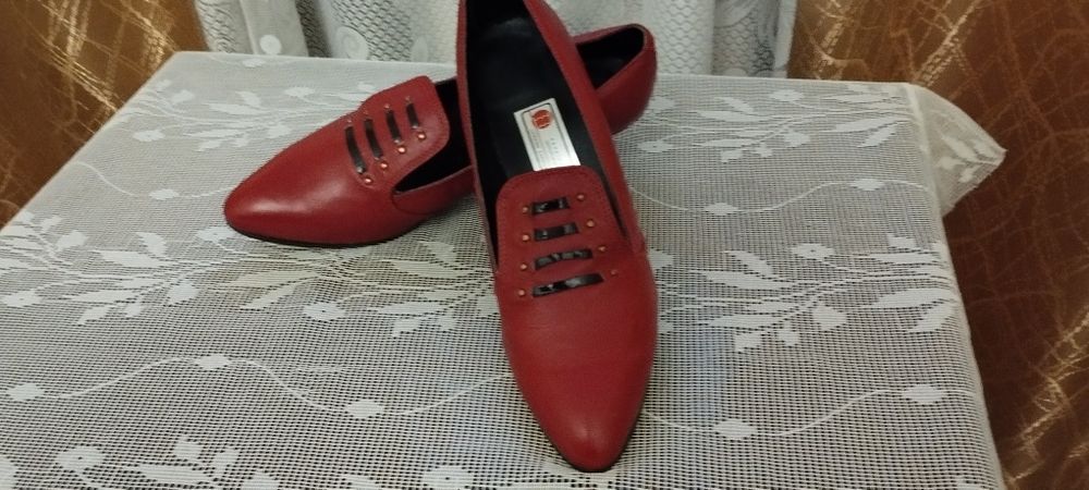 Продам шкіряні туфлі розміром 25.5