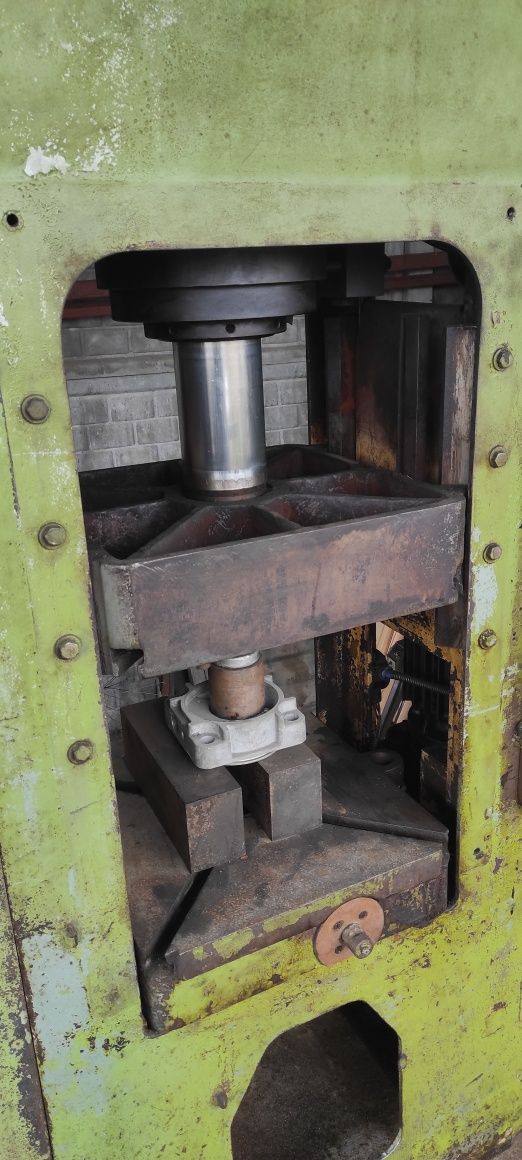 Prasa hydrauliczna PHM63