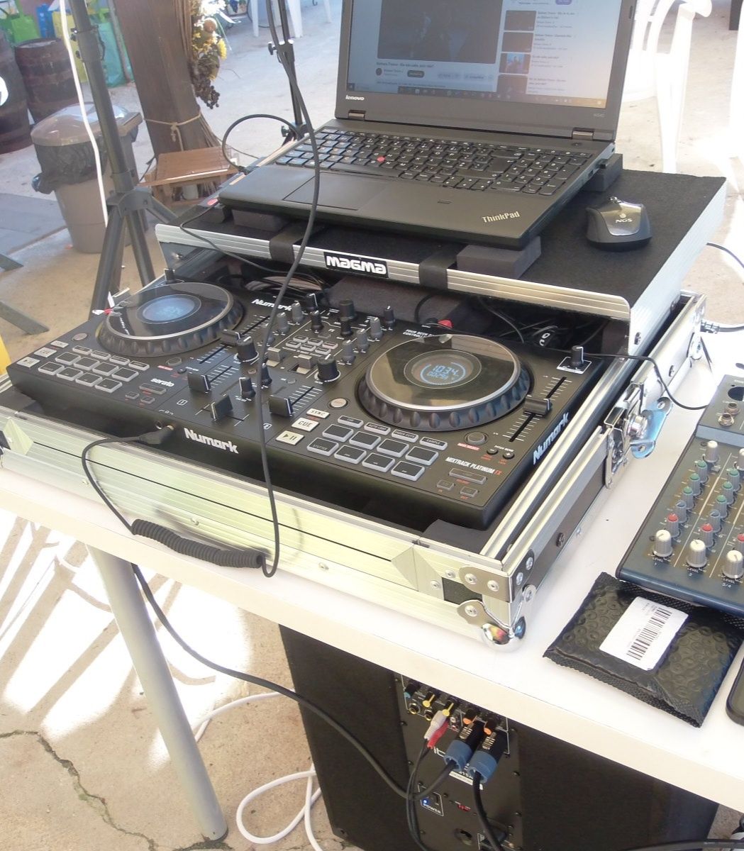 Numark dj + case