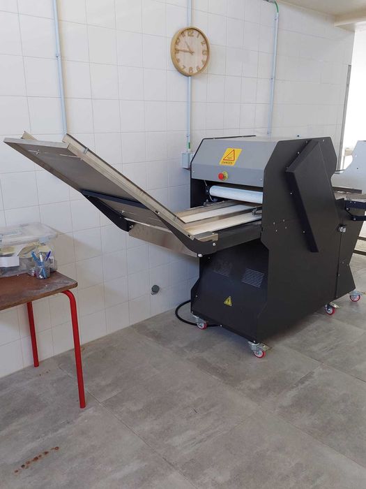 Cortadora Automática Pão - C/Rampa Abastecimento/Tapete Entrada - Nova