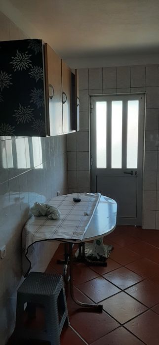 Apartamento T3 com alguma mobilia