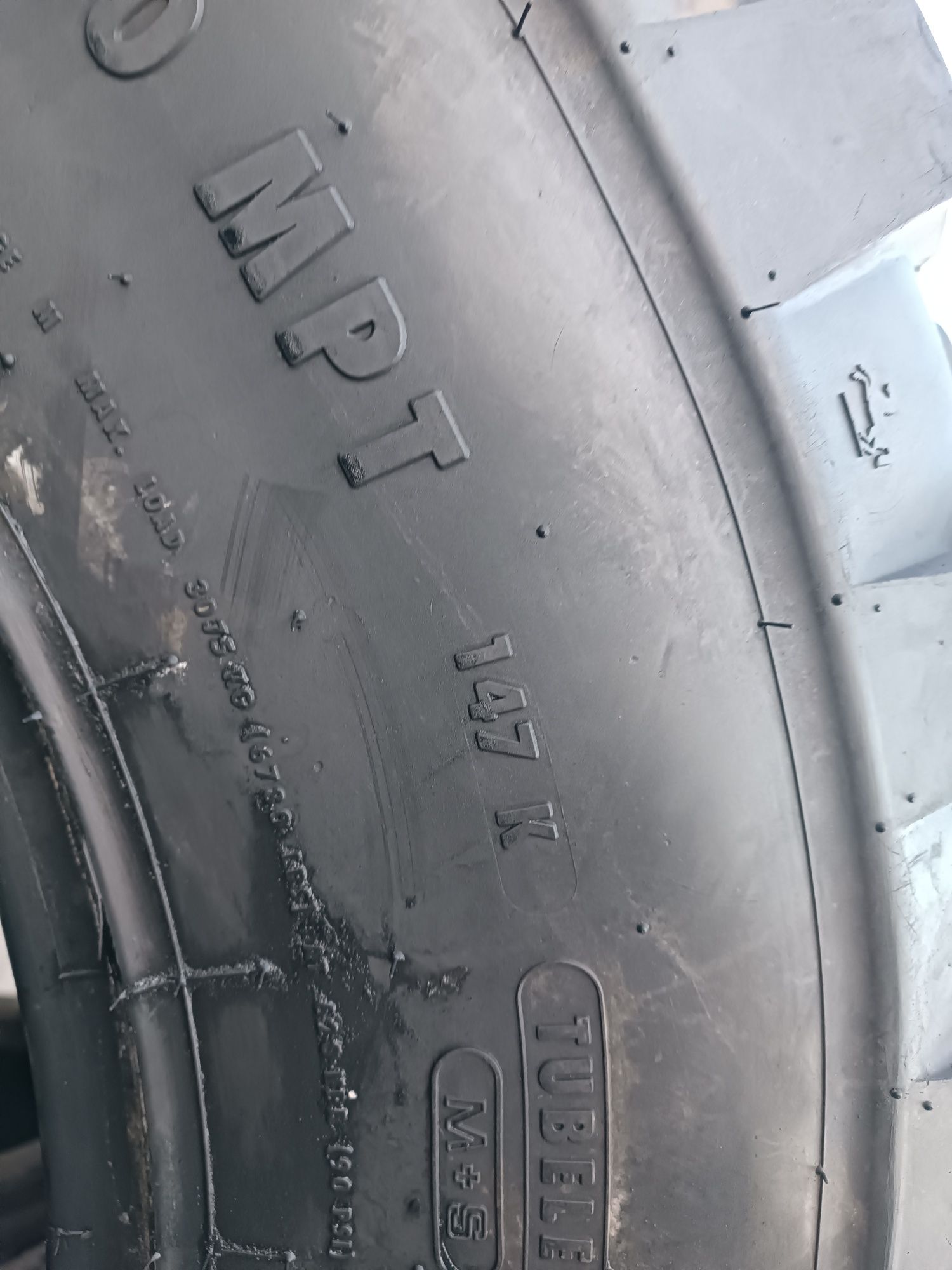 335/80R20 Continental MPT 81