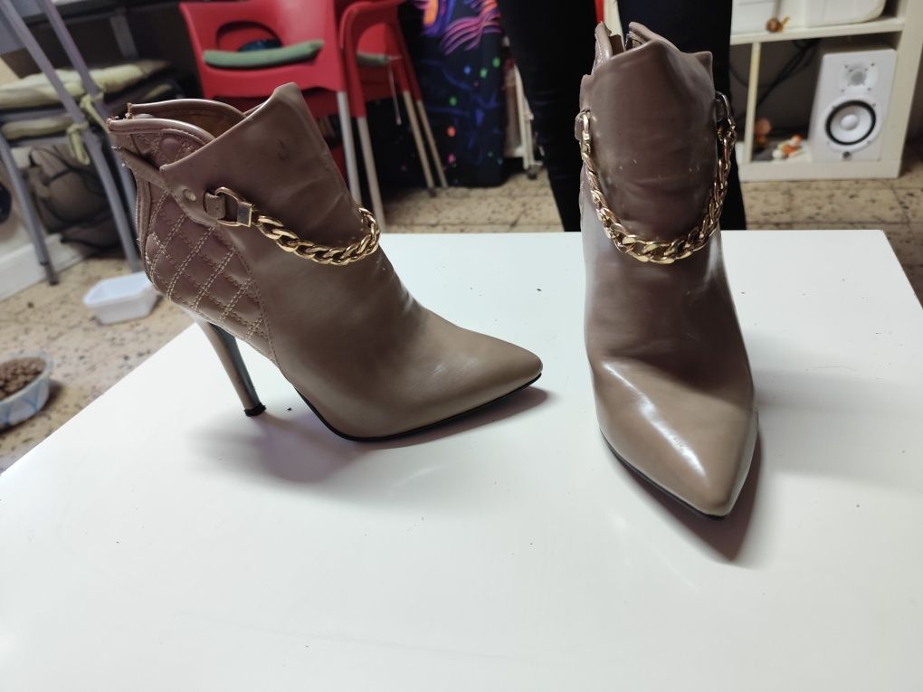 Atenção vendo sapatos