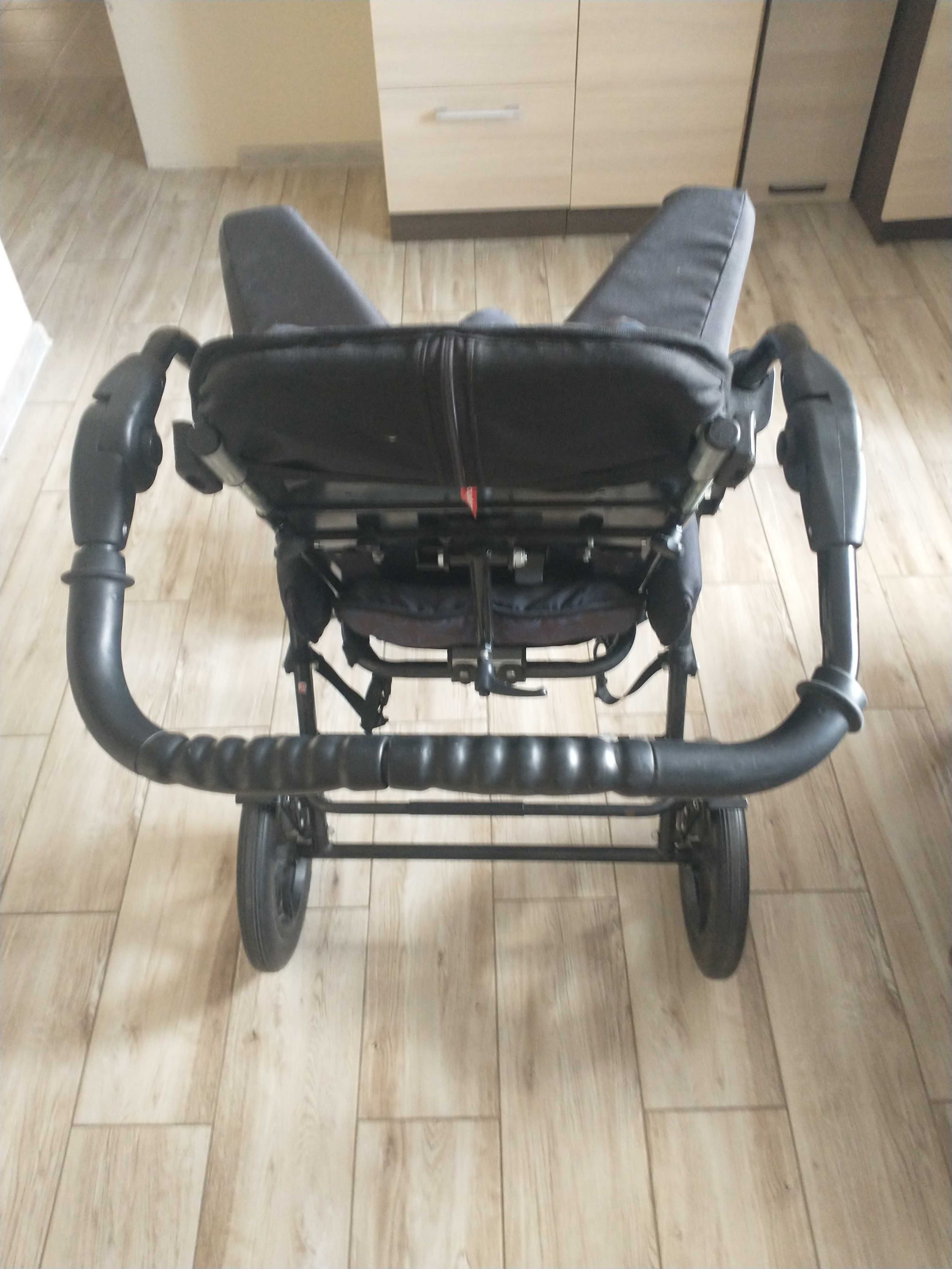 Wózek inwalidzki Patron Tom 4 dla dzieci granatowo-czarny