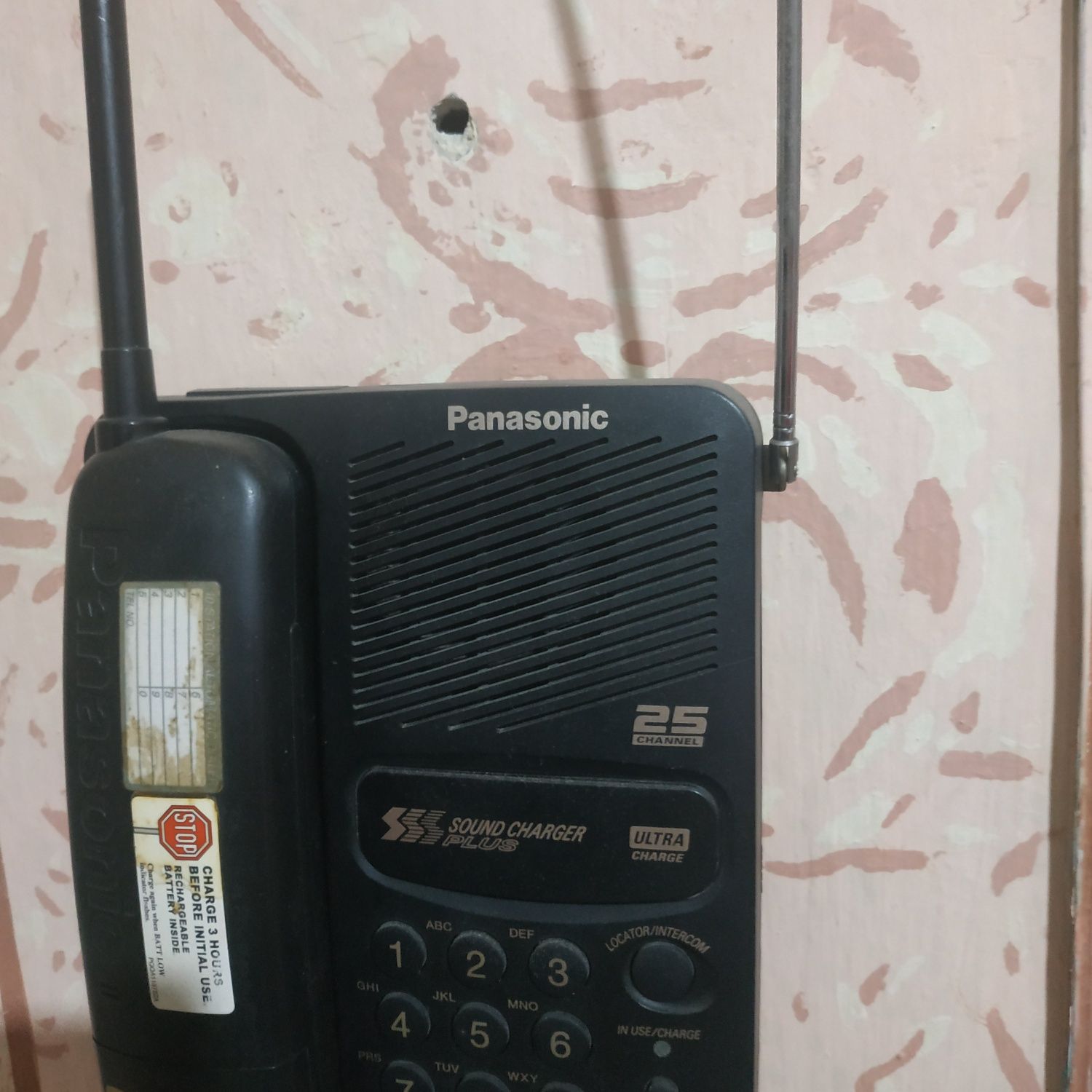 Стационарный телефон Panasonic со спикерфоном и радиотрубкой