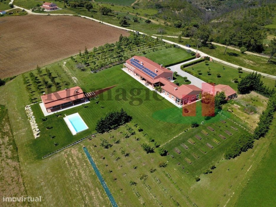 Espectacular Moradia T3 com Piscina e Terreno em Rio Maior