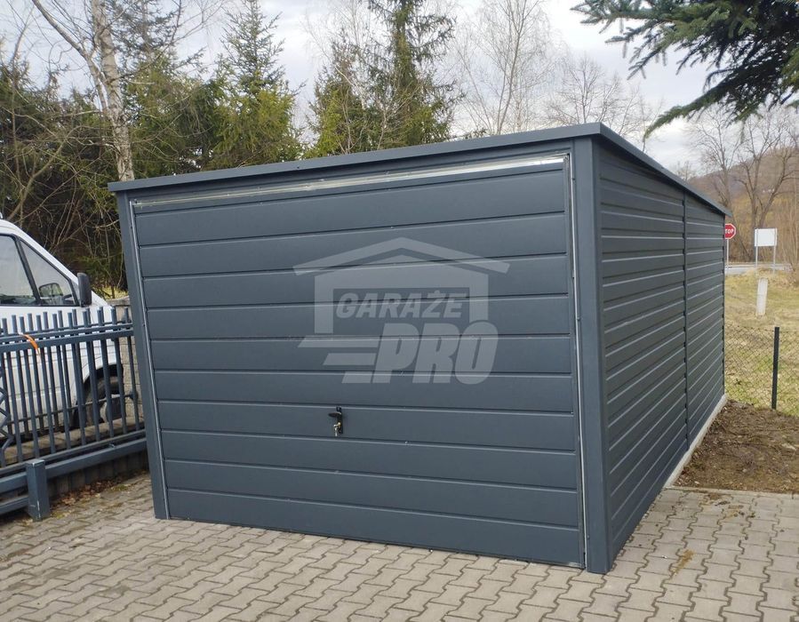 Garaż blaszany 3x5 Brama uchylna Antracyt  Dach spad w tył GP277