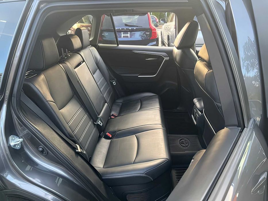 Toyota RAV4      2021