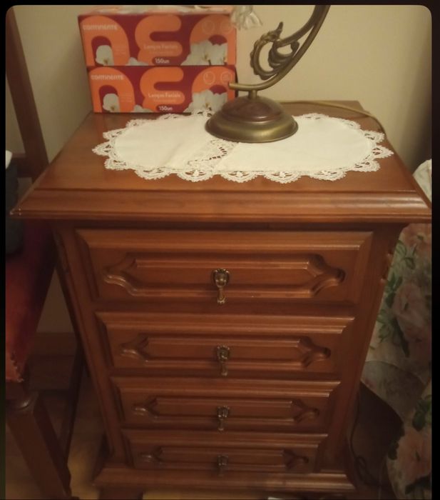 Quarto completo em madeira maciça