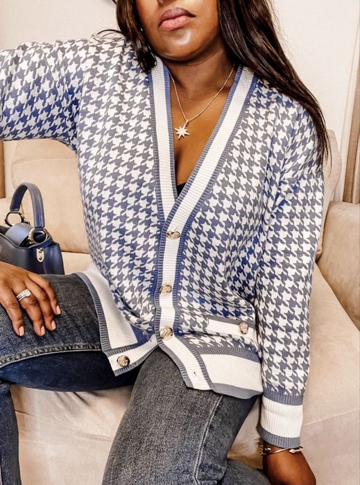 Кардиган і топ Sandro.