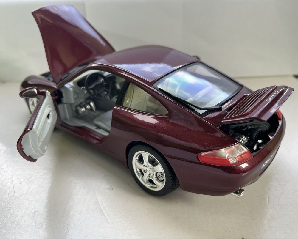 Model samochodu w skali 1:18 Porsche 911 carrera Bburago Burago