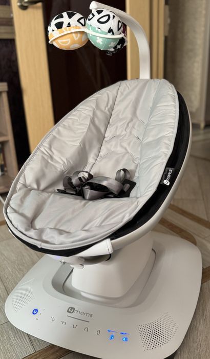 4 moms заколисуючий центр