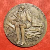 Medalha em bronze alusiva a Luís de Camões
