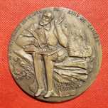 Medalha em bronze alusiva a Luís de Camões
