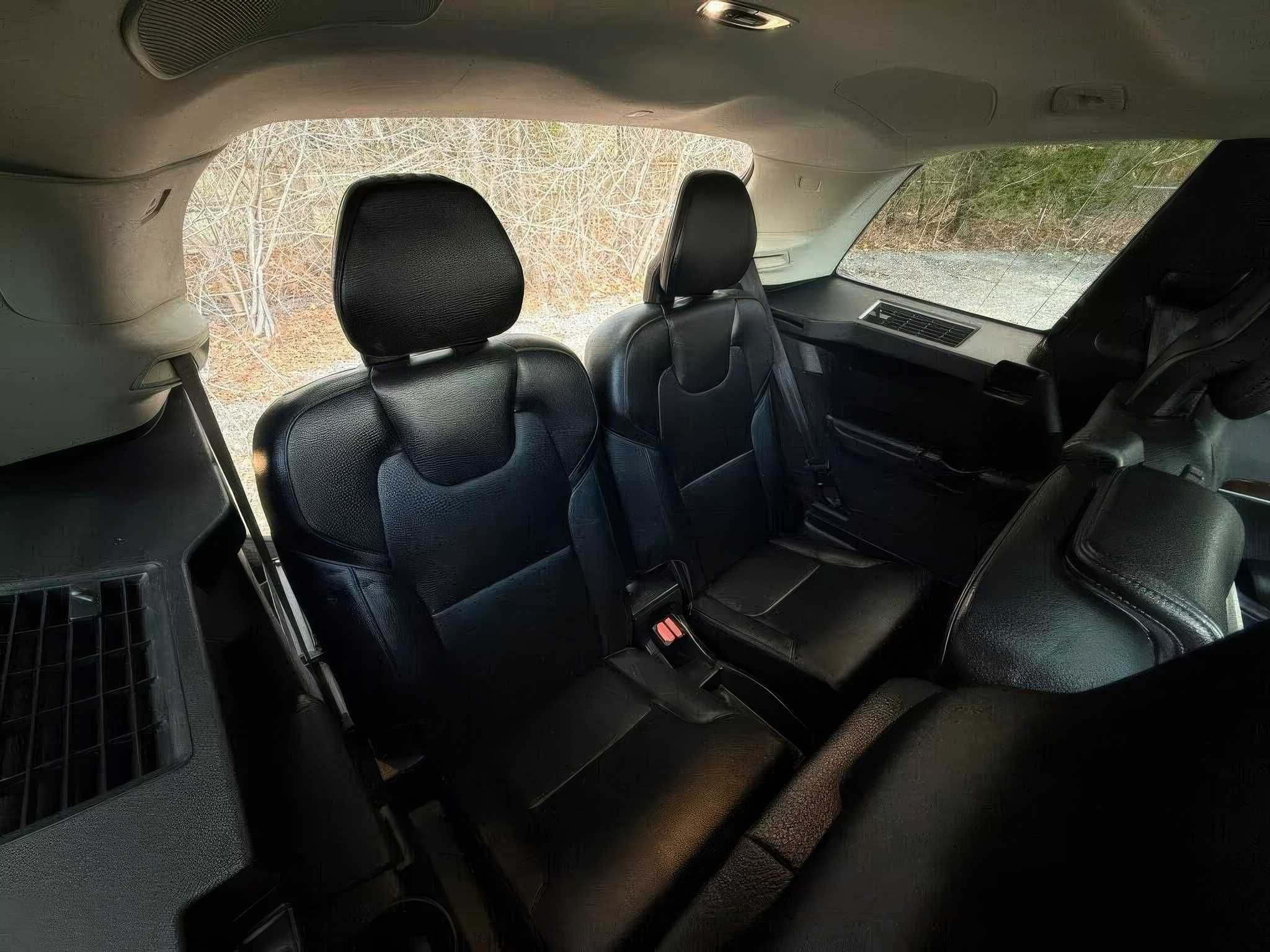 2017 Volvo XC90 T6 Momentum