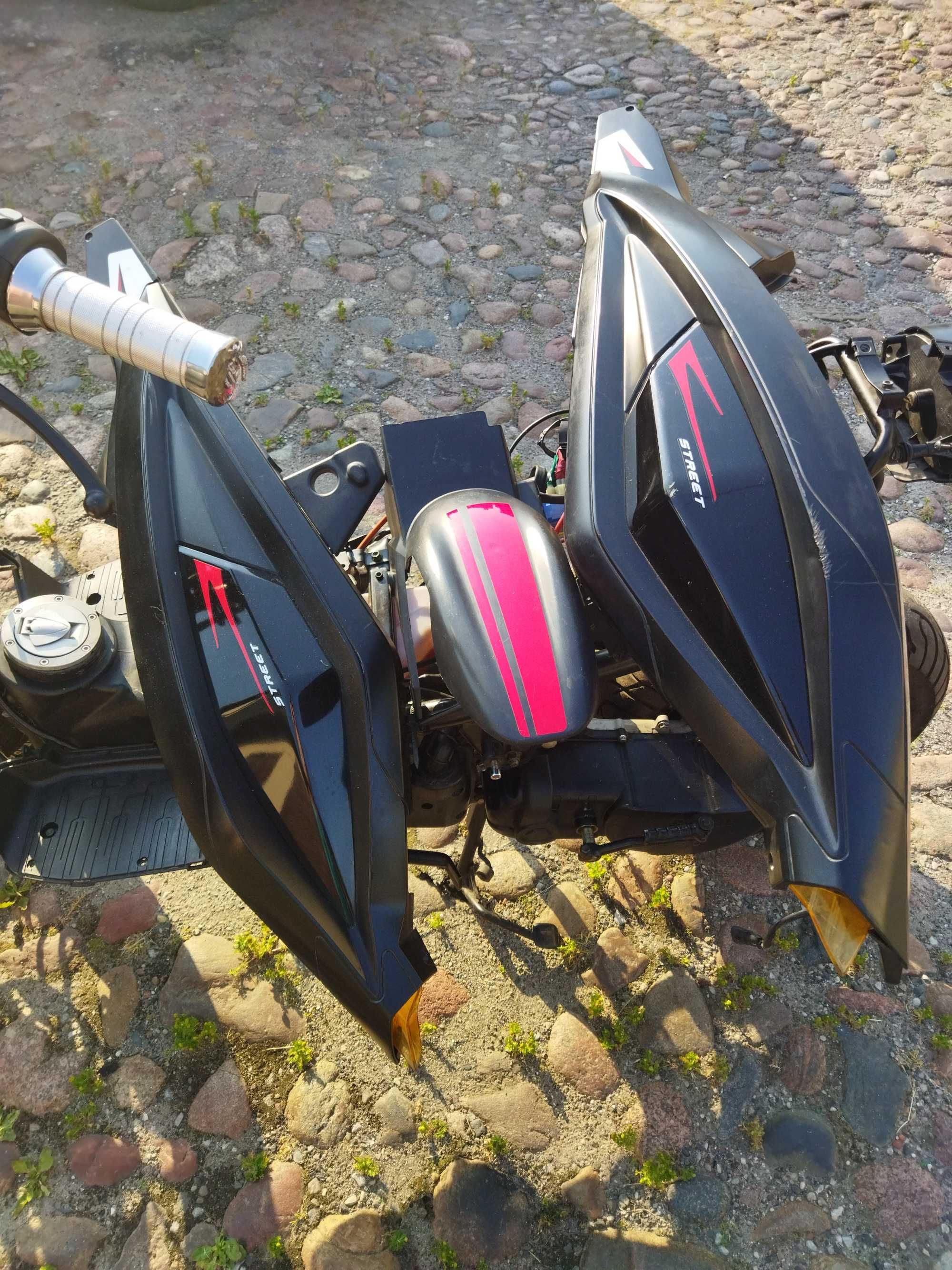 Częśći Benelli Quattro XJ49x  rok 2015 Rama plastyki koła lagi lampy