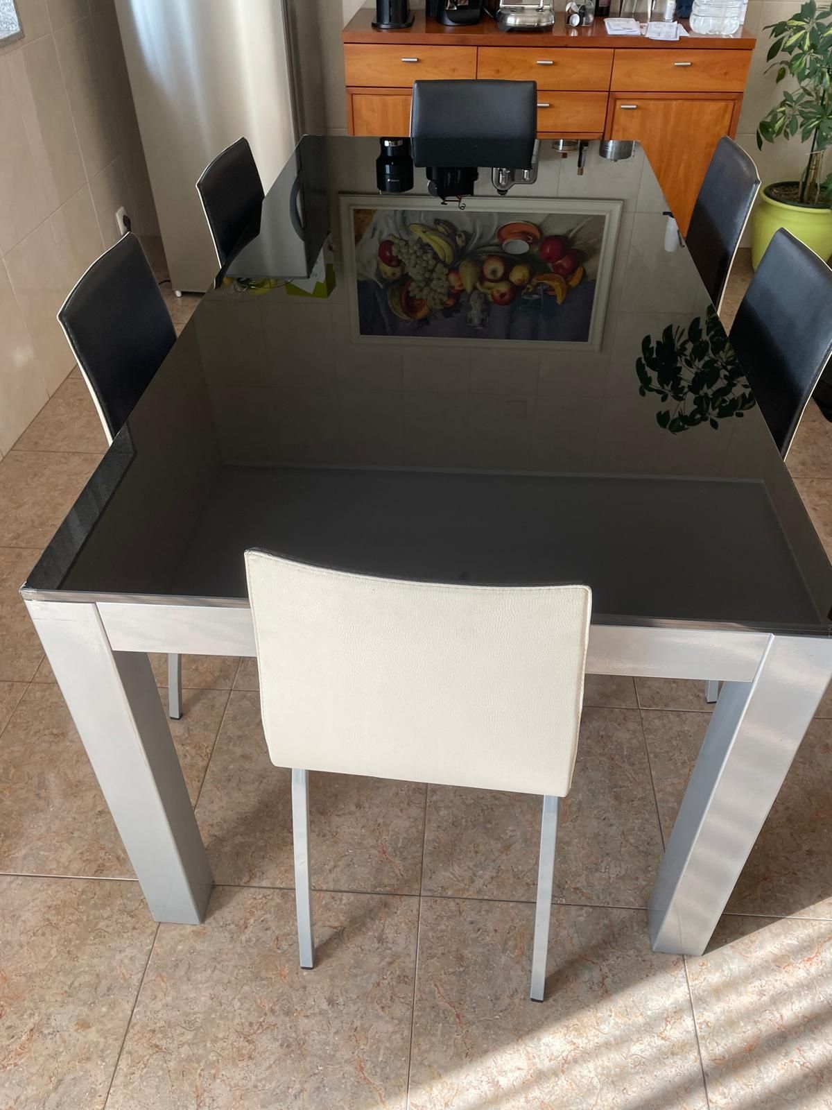 Mesa de vidro com 18 milímetros