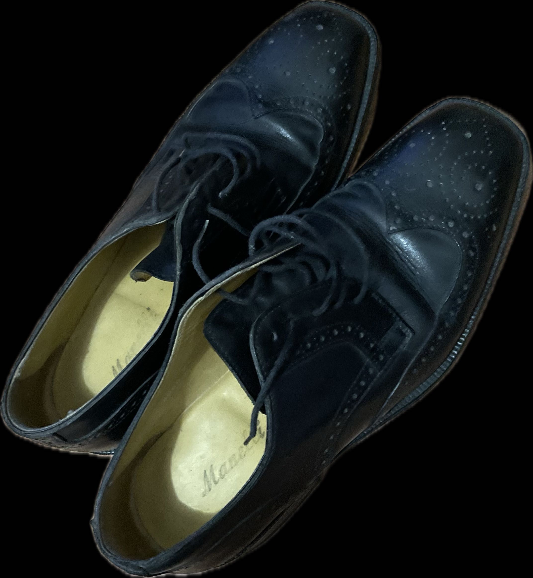 Sapatos em pele preto da marca Manelli