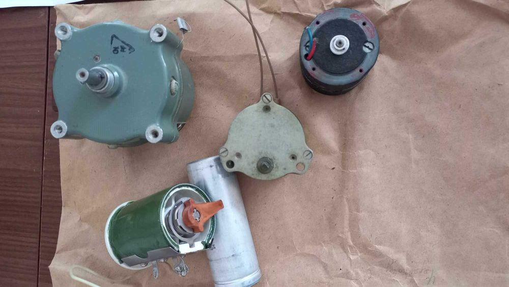 Амперметры, блок питания Електроника, электродвигатели