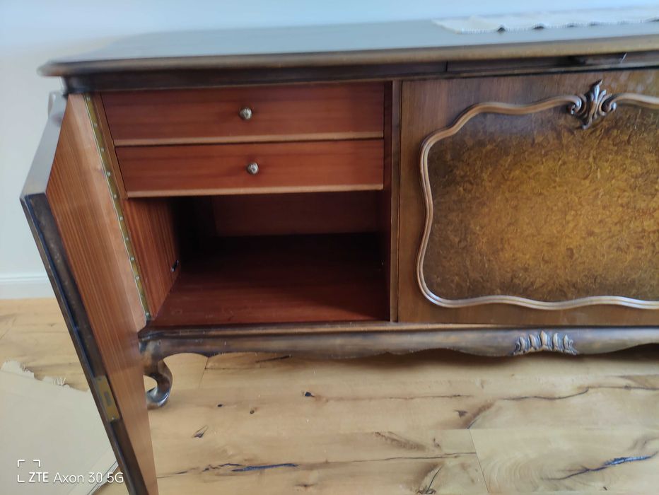 Stylowy bufet duży i pojemny