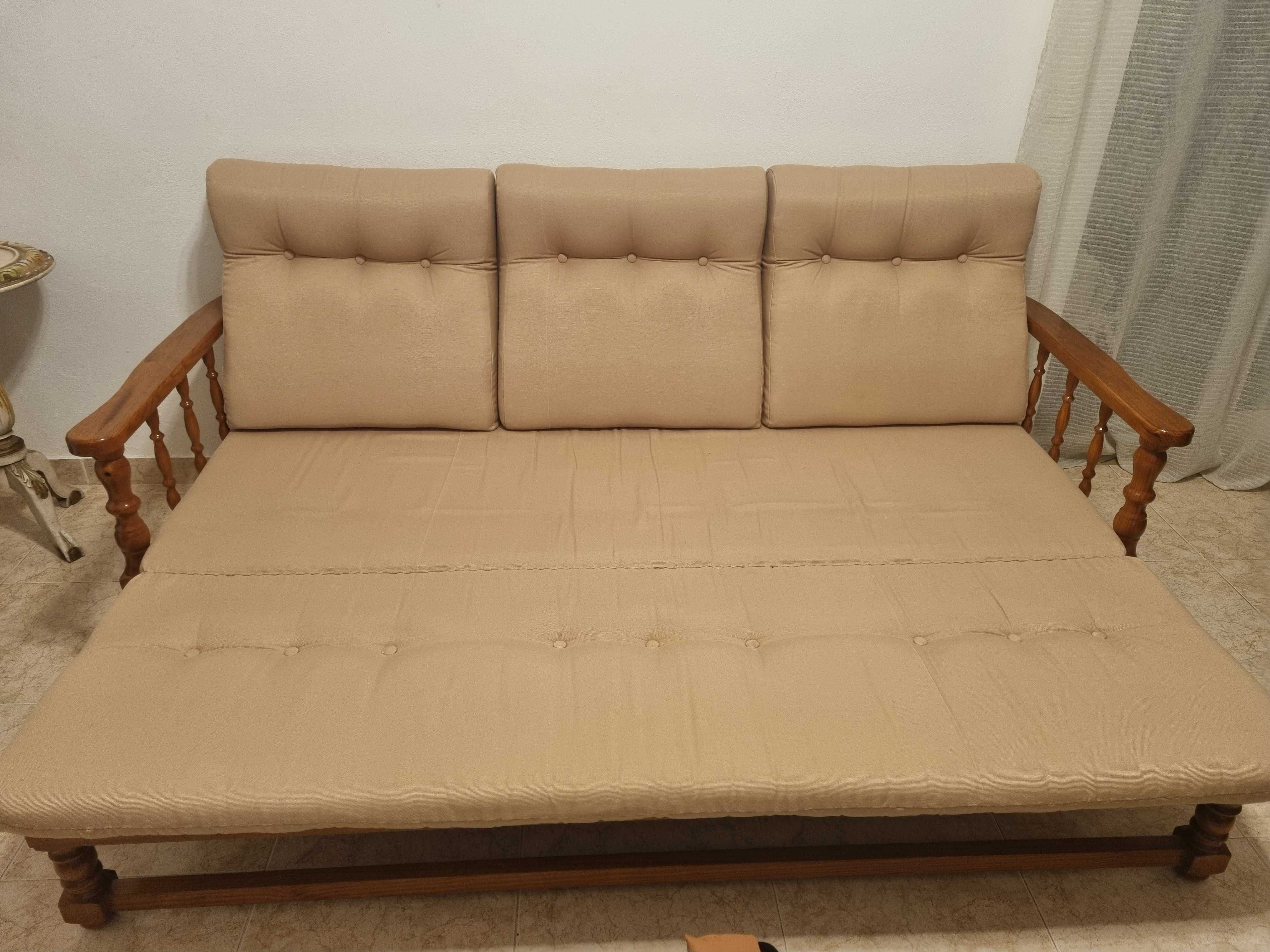 Sofa ,cama e um puff