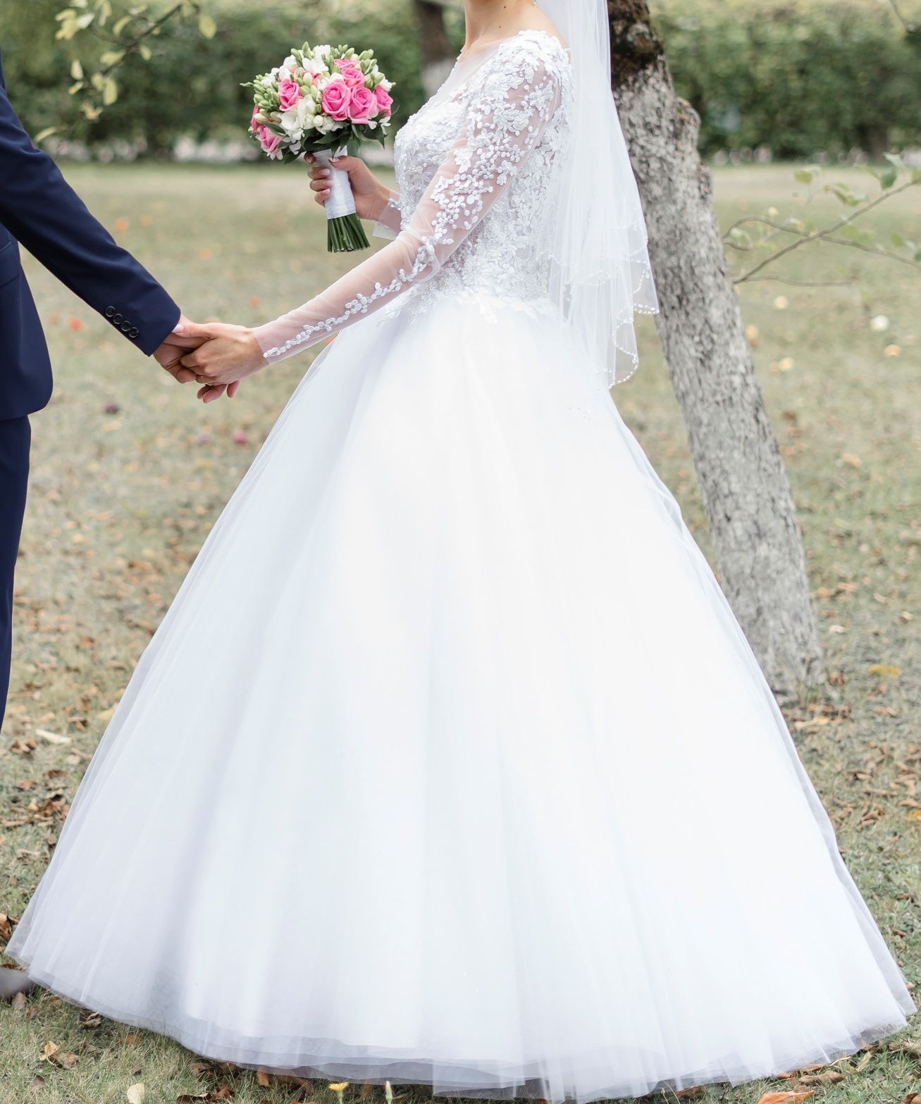 Biała suknia ślubna z długim rękawem wzrost 177 cm