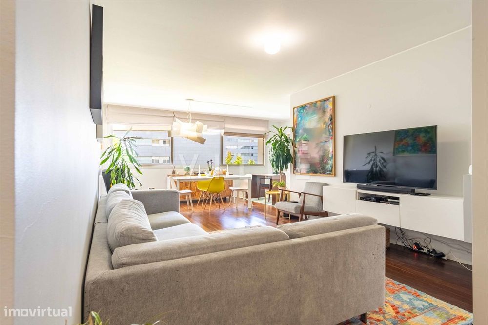 T2 para Arrendamento na Rua da Venezuela, Porto, com Garagem