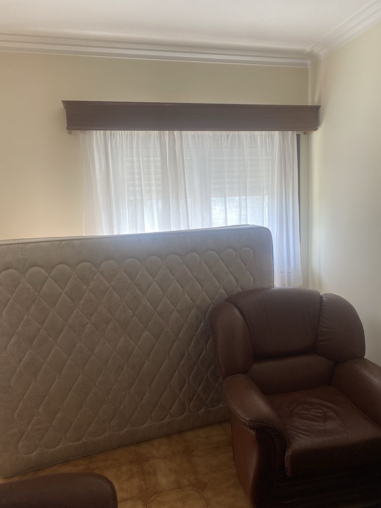 Varias sanefas de madeira macica com suporte para cortinados