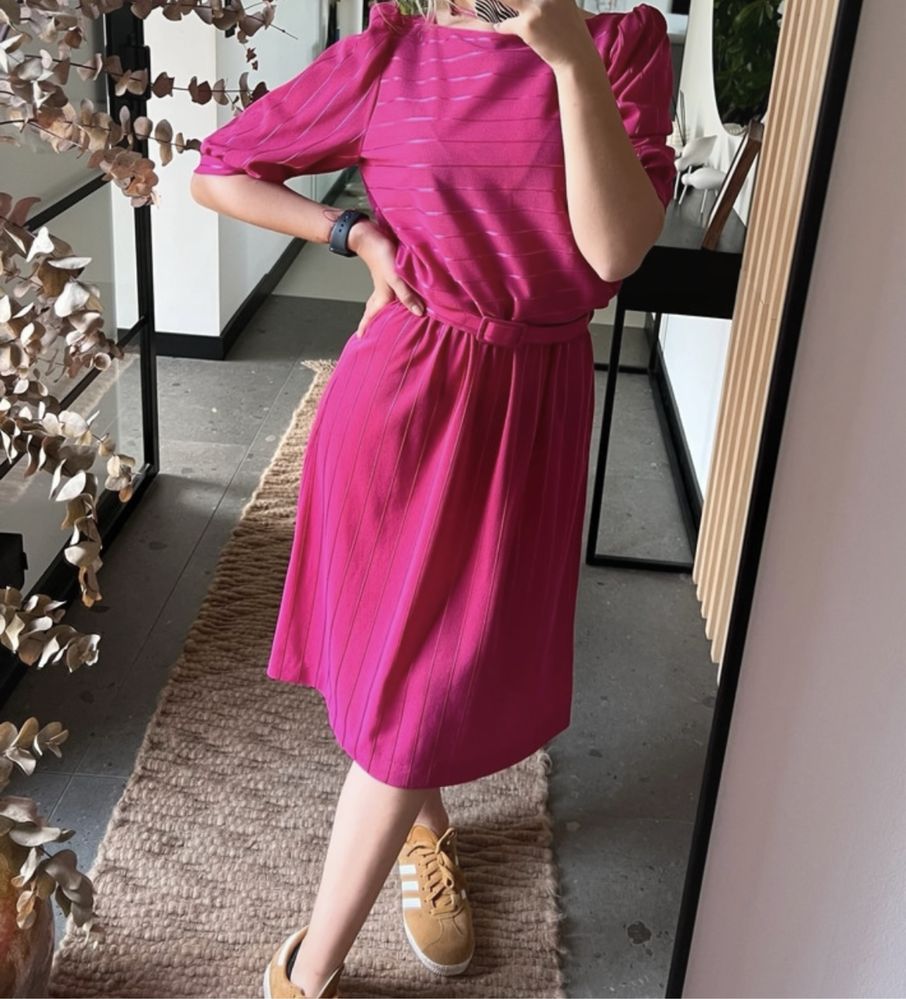 Sukienka midi w paski w kolorze różu/fuksji, bufiaste rękawy, vintage