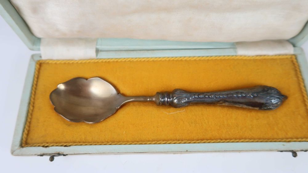 Talheres muito antigos em prata e cobre