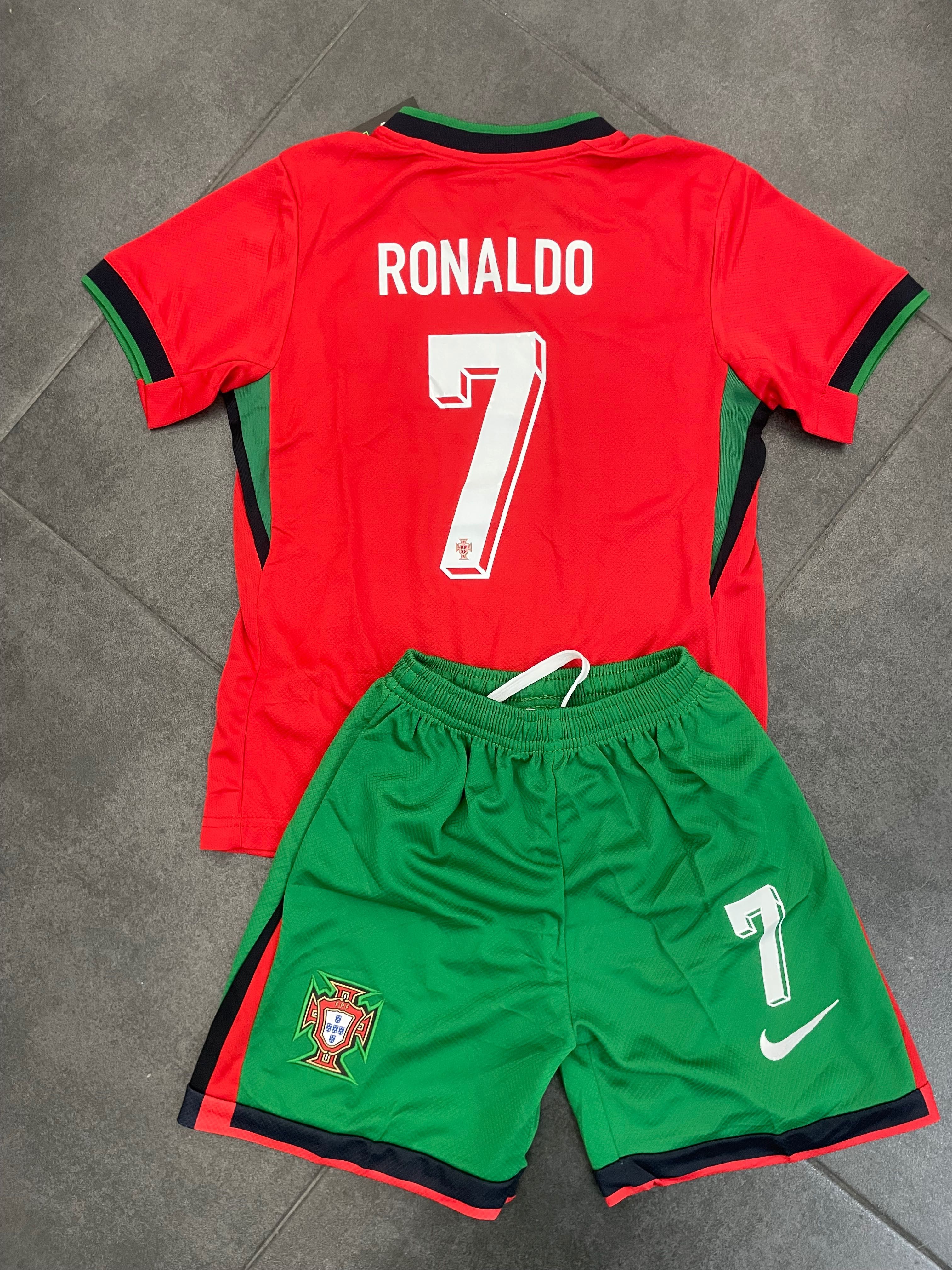 Equipamento Ronaldo Portugal criança