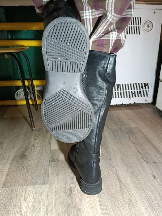 Продам зимові чоботи