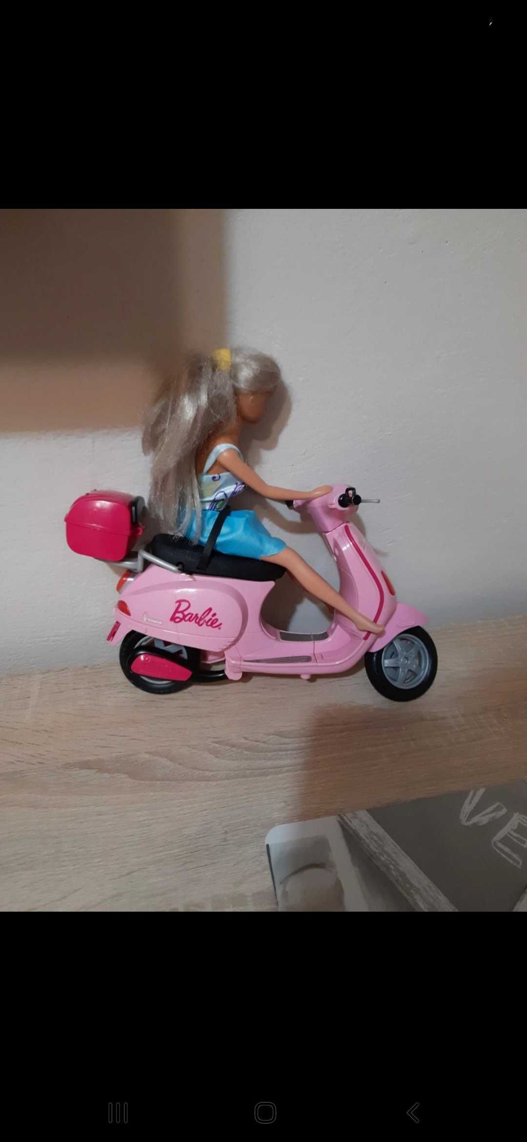 Lalka na skuterze Barbie