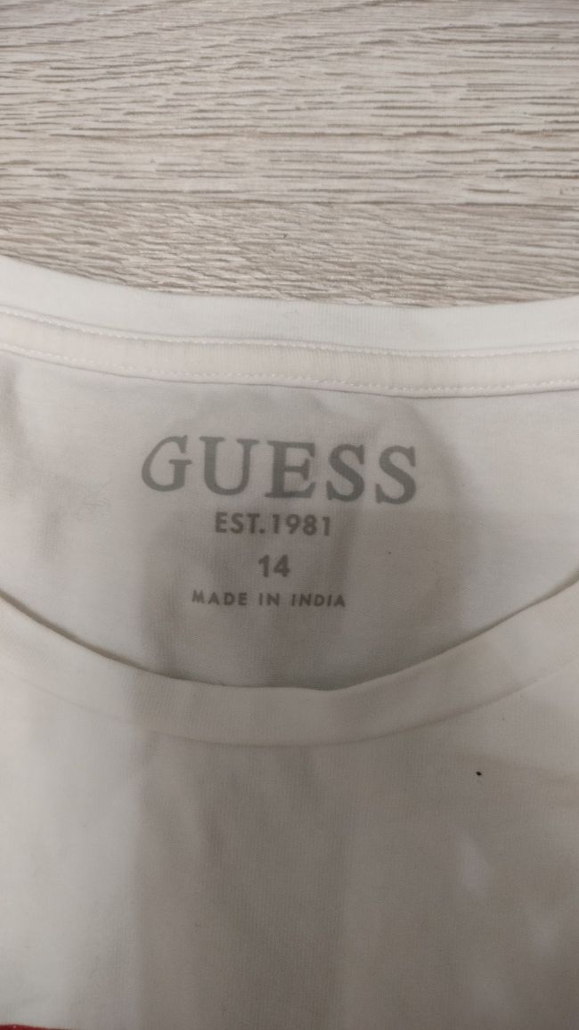 T-shirt Guess biała
