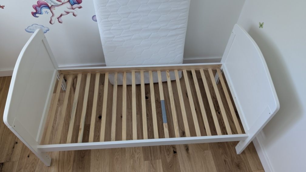 Łóżeczko dziecięce i niemowlęce Hampton Cot Bed 140×70