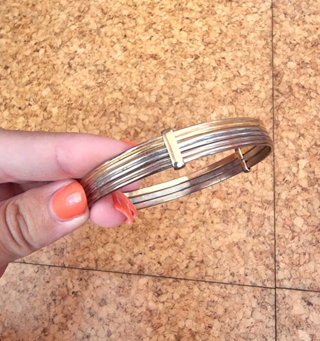 Pulseira metalizada prateada e dourada