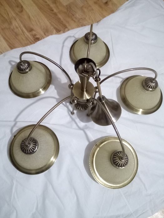 Люстра на пять ламп.