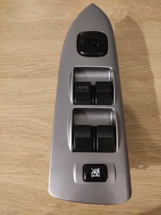 Блок кнопок електростеклоподьемников Mazda Premacy !