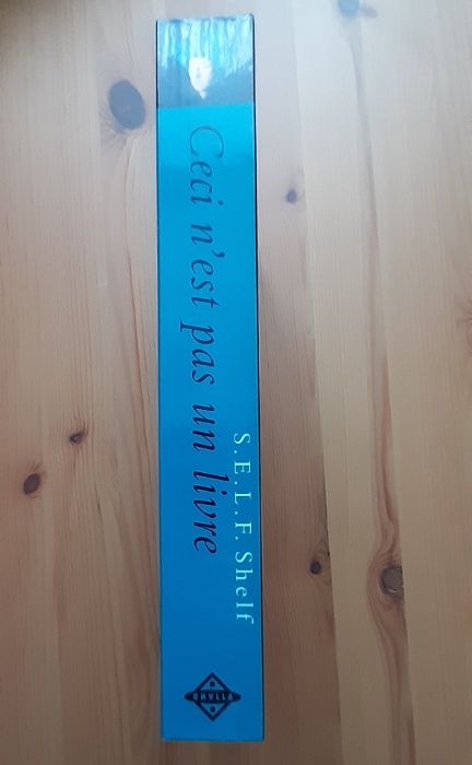 Półka w kształcie książki Self Shelf Skylla